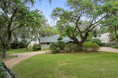 Lakefront Living in LakeBreeze! Thoughtfully designed 4-bedroom - photo 3