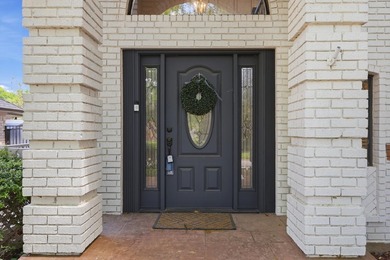Tucked away in the prestigious waterfront enclave of Shorewood - photo 4