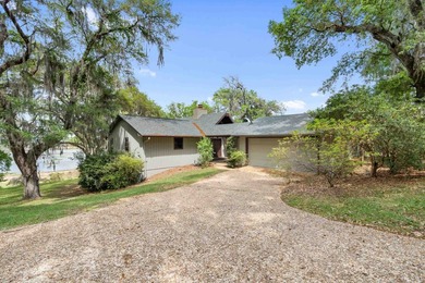 Lakefront Living in LakeBreeze! Thoughtfully designed 4-bedroom - photo 5