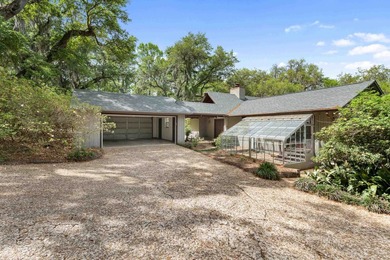 Lakefront Living in LakeBreeze! Thoughtfully designed 4-bedroom - photo 8