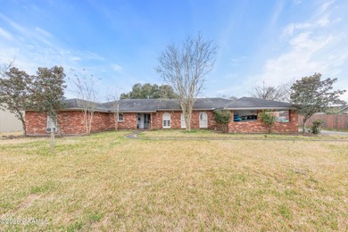 Lake Home For Sale in Breaux Bridge, Louisiana