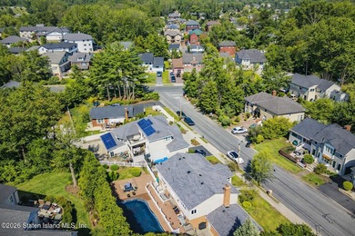Nestled on a serene cul-de-sac in the prestigious Richmond Town - photo 3