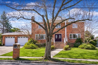 Nestled on a serene cul-de-sac in the prestigious Richmond Town - photo 4