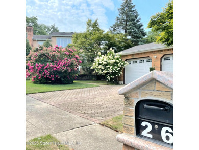 Nestled on a serene cul-de-sac in the prestigious Richmond Town - photo 5