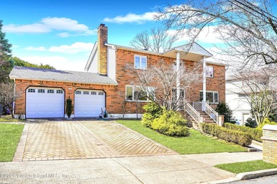 Nestled on a serene cul-de-sac in the prestigious Richmond Town - photo 6