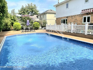 Nestled on a serene cul-de-sac in the prestigious Richmond Town - photo 10