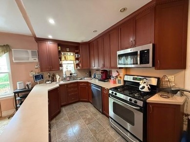 Prime Sheepshead Bay location! Close to shopping, transportation - photo 5