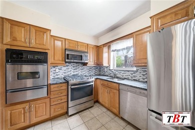 Welcome to this renovated one family home in Mill Basin - photo 9