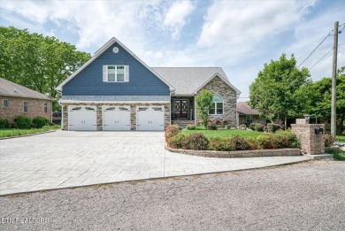 Lake Home For Sale in Crossville, Tennessee