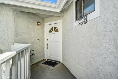 Exceptional end unit 3 bedroom, no one above you, tranquil - photo 3