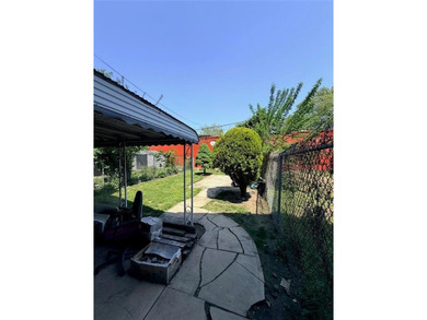 Single family detached duplex on 25x100 lot. 3 bedroom, 1.5 - photo 6