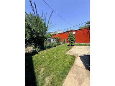 Single family detached duplex on 25x100 lot. 3 bedroom, 1.5 - photo 7