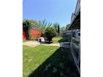 Single family detached duplex on 25x100 lot. 3 bedroom, 1.5 - photo 8