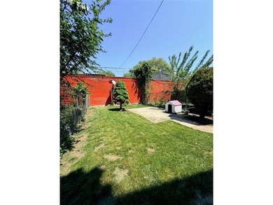 Single family detached duplex on 25x100 lot. 3 bedroom, 1.5 - photo 9