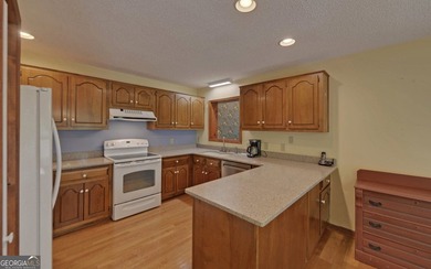 Curated over time to accommodate family and guests alike, this - photo 14