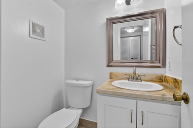 Move right into this updated 1 bed, 1.5 bath 3rd-floor condo in - photo 15