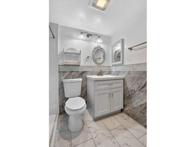 Move right into this updated 1 bed, 1.5 bath 3rd-floor condo in - photo 22