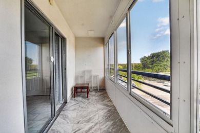 Move right into this updated 1 bed, 1.5 bath 3rd-floor condo in - photo 26