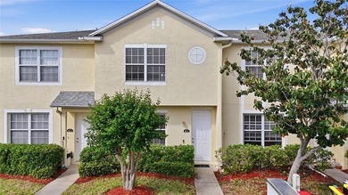 Welcome to this beautifully maintained 3-bedroom, 2.5-bathroom - photo 1