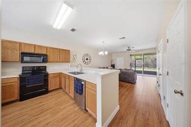 Welcome to this beautifully maintained 3-bedroom, 2.5-bathroom - photo 4