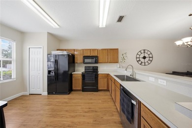 Welcome to this beautifully maintained 3-bedroom, 2.5-bathroom - photo 5