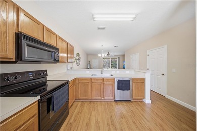 Welcome to this beautifully maintained 3-bedroom, 2.5-bathroom - photo 6