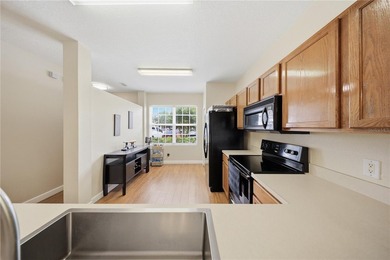Welcome to this beautifully maintained 3-bedroom, 2.5-bathroom - photo 7