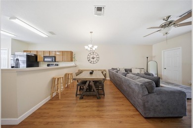 Welcome to this beautifully maintained 3-bedroom, 2.5-bathroom - photo 8