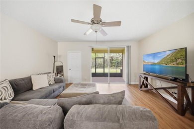 Welcome to this beautifully maintained 3-bedroom, 2.5-bathroom - photo 10