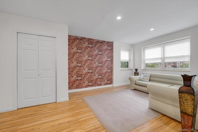 Welcome to this bright and inviting private, well-sunlit - photo 2