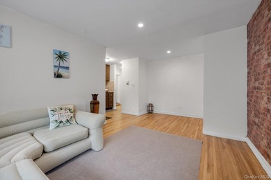 Welcome to this bright and inviting private, well-sunlit - photo 3