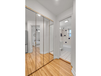 Welcome to this bright and inviting private, well-sunlit - photo 10