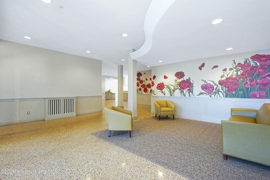 Welcome to this fabulous one-bedroom home featuring a spacious - photo 4
