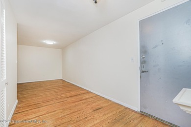 Welcome to this fabulous one-bedroom home featuring a spacious - photo 6