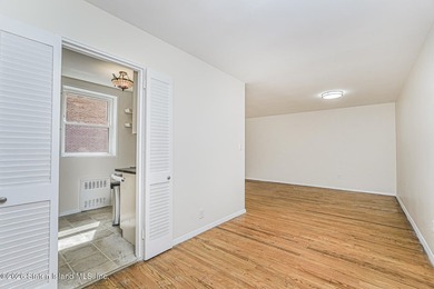 Welcome to this fabulous one-bedroom home featuring a spacious - photo 7
