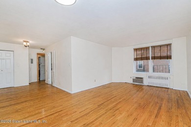 Welcome to this fabulous one-bedroom home featuring a spacious - photo 8