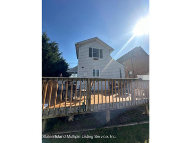 ABSOLUTELY CHARMING 4 BEDROOM, 2 BATH COLONIAL, PERFECT DOLL - photo 2