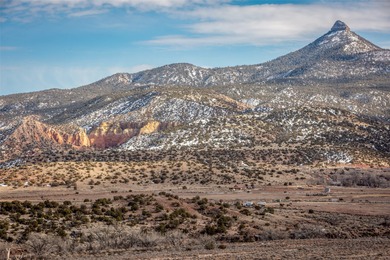 Tucked away in the tranquil landscape of Abiquiu, New Mexico - photo 3
