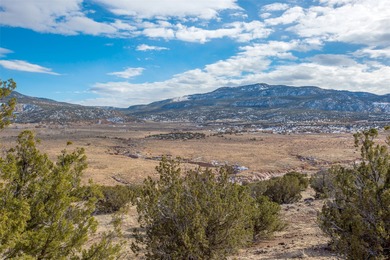 Tucked away in the tranquil landscape of Abiquiu, New Mexico - photo 5