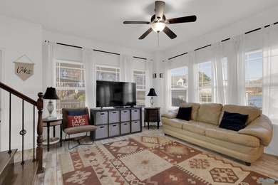 LIFE IS BETTER AT THE LAKE! Charming 3-bedroom, 2-bathroom lake - photo 7