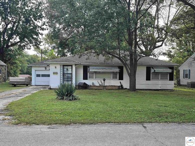 Truman Lake Home For Sale in Clinton Missouri