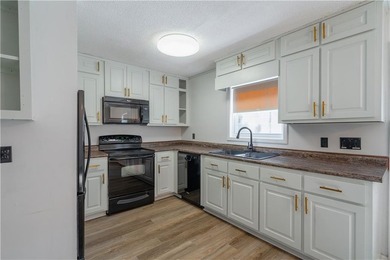 Wonderful 3BD/2BA Traditional Home with Huge Private Fenced Back - photo 1
