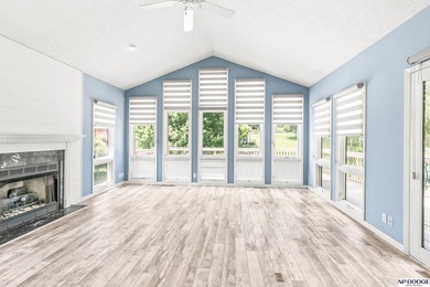Enjoy lake living at its best with this updated 3-bedroom - photo 14