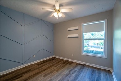 Wonderful 3BD/2BA Traditional Home with Huge Private Fenced Back - photo 10