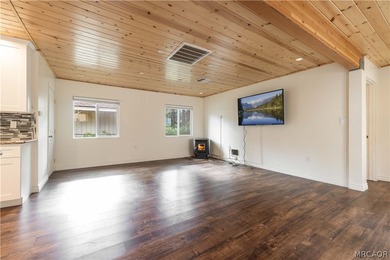 This well-maintained single-story home in Big Bear City offers - photo 2