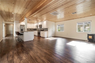This well-maintained single-story home in Big Bear City offers - photo 4