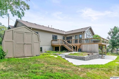 Enjoy lake living at its best with this updated 3-bedroom - photo 50