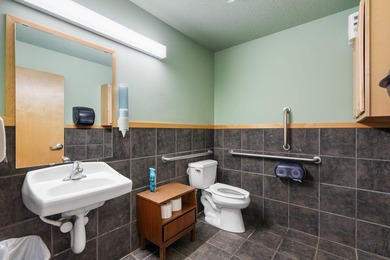 Welcome to this exceptional commercial property centrally - photo 4