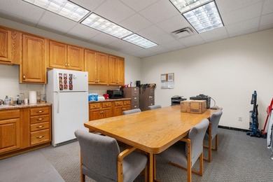 Welcome to this exceptional commercial property centrally - photo 6
