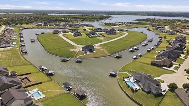 Resort Lifestyle at its best! Luxury living in this beautifully - photo 39
